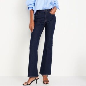 Old Navy High-Waisted Wow Flare Jeans in Dark wash Sz 10